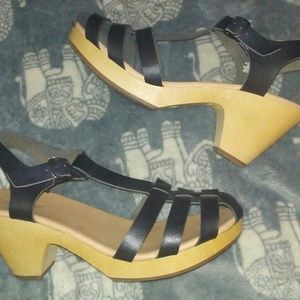 Old navy strappy clog sandles